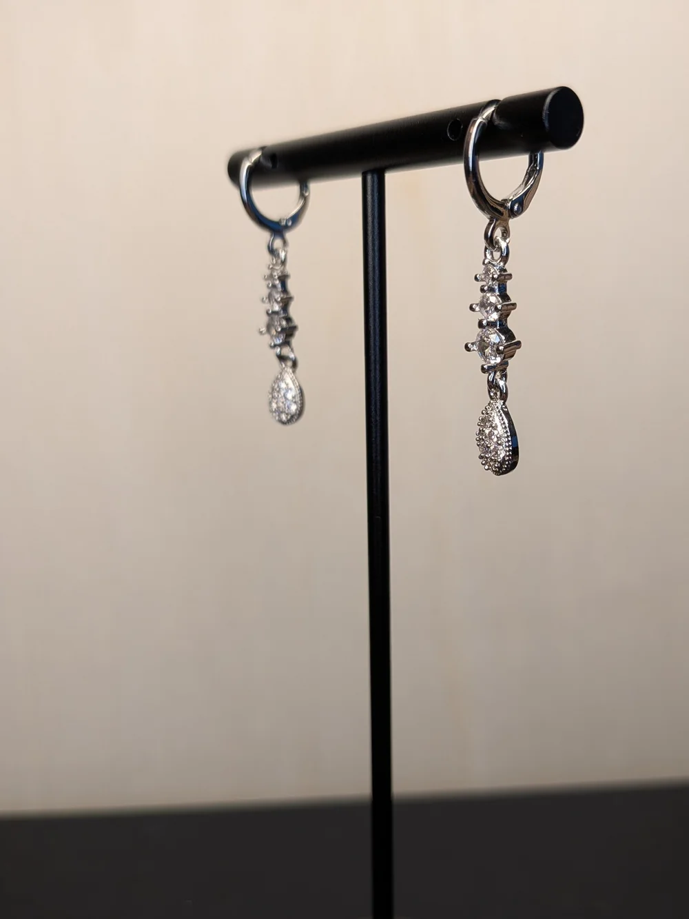 18k White Gold Teardrop & Kite Cubic Zirconia Dangle Earrings